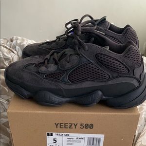 YEEZY 500 used once size 5